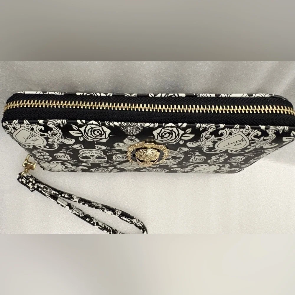 Betsey Johnson NWT Skull Rose Zip-Around Wristlet Wallet Black White - Picture 8 of 13